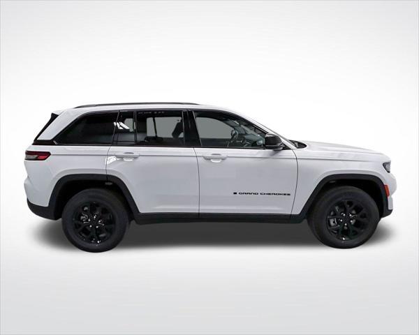new 2025 Jeep Grand Cherokee car, priced at $40,214