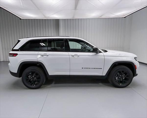 new 2025 Jeep Grand Cherokee car, priced at $40,214