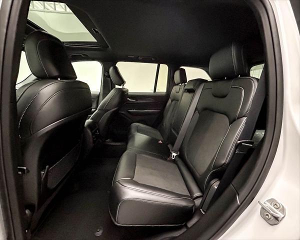 new 2025 Jeep Grand Cherokee car, priced at $40,214