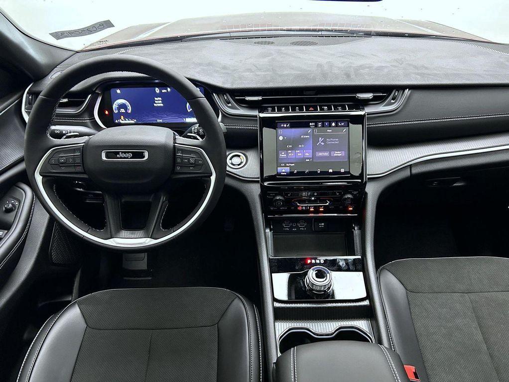 new 2025 Jeep Grand Cherokee car, priced at $40,755