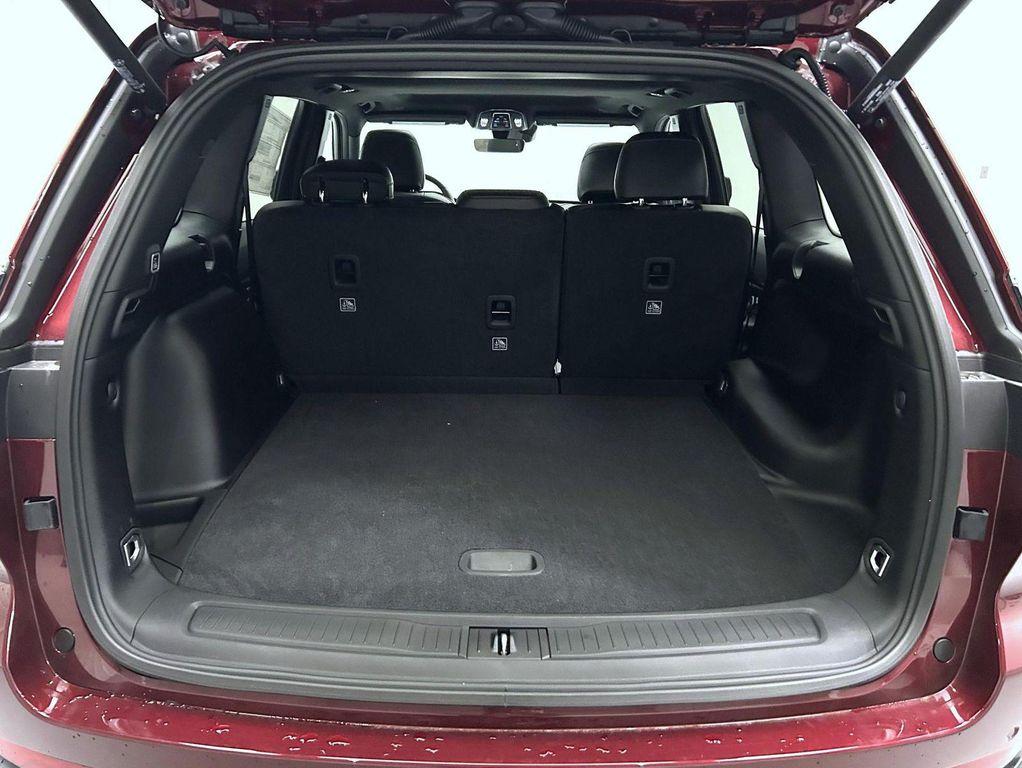 new 2025 Jeep Grand Cherokee car, priced at $40,755