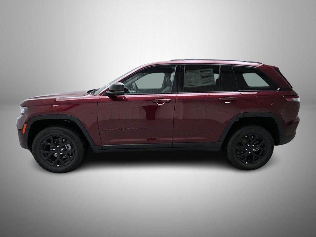 new 2025 Jeep Grand Cherokee car, priced at $40,755