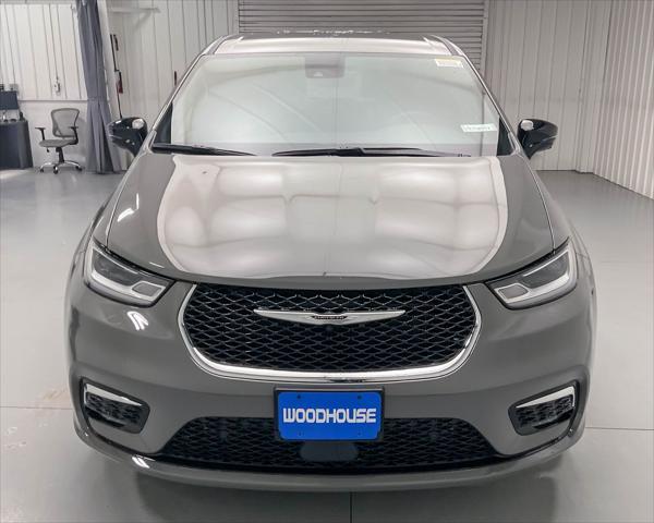 new 2025 Chrysler Pacifica car, priced at $45,187