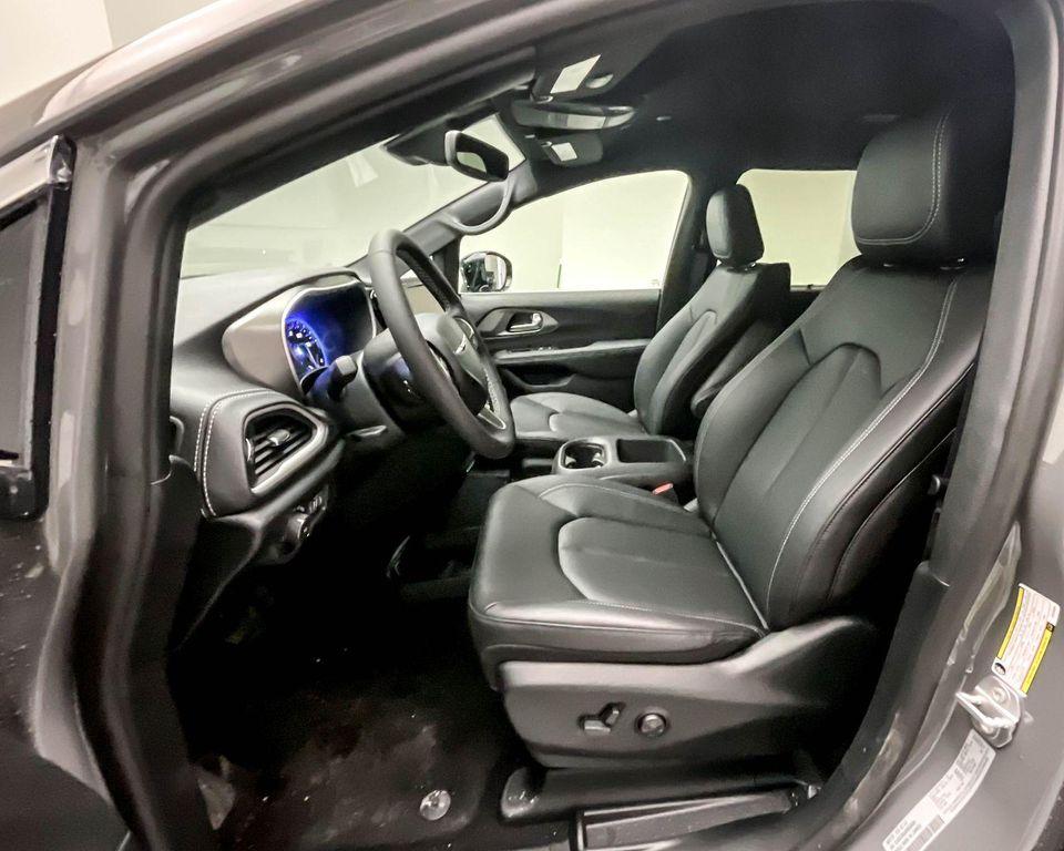 new 2025 Chrysler Pacifica car, priced at $42,970