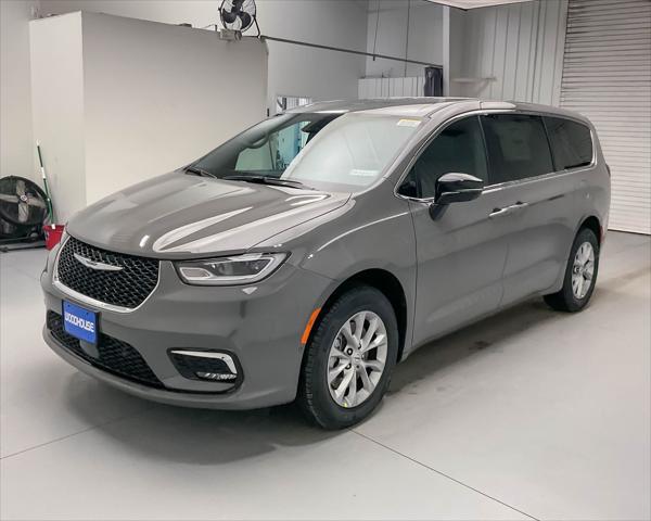 new 2025 Chrysler Pacifica car, priced at $45,187