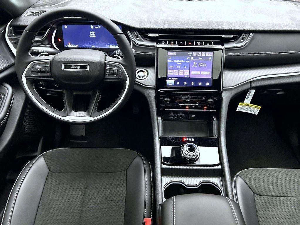 new 2025 Jeep Grand Cherokee car, priced at $39,288