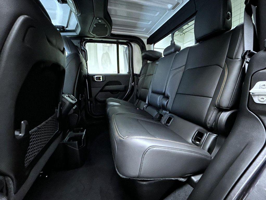 new 2025 Jeep Gladiator car, priced at $43,756