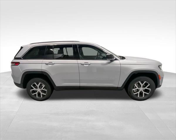 new 2025 Jeep Grand Cherokee car, priced at $40,975