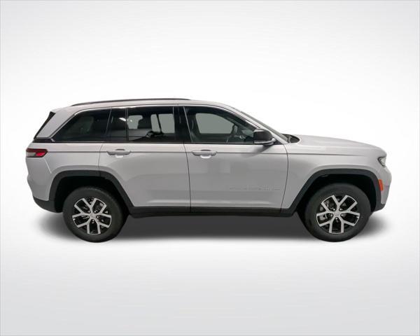 new 2025 Jeep Grand Cherokee car, priced at $40,975