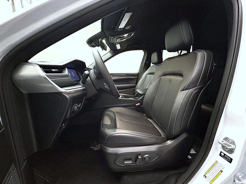 new 2025 Jeep Grand Cherokee car, priced at $40,031