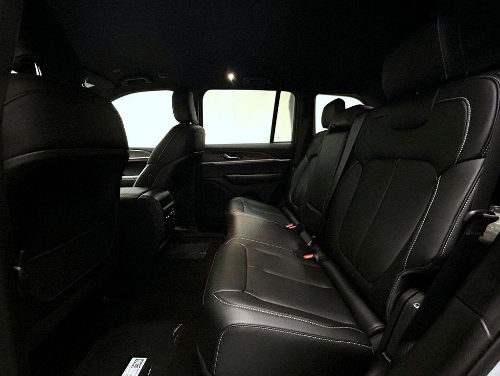 new 2025 Jeep Grand Cherokee car, priced at $40,031