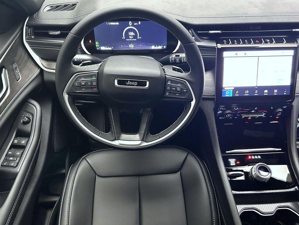 new 2025 Jeep Grand Cherokee car, priced at $40,031