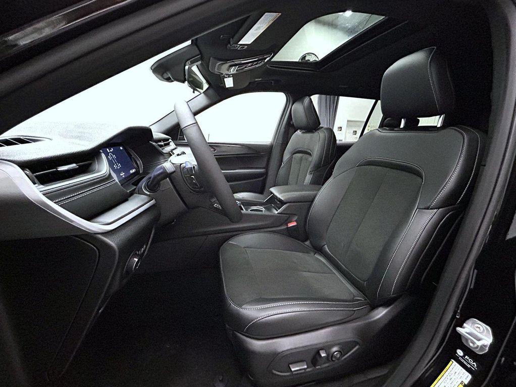 new 2025 Jeep Grand Cherokee L car, priced at $41,004
