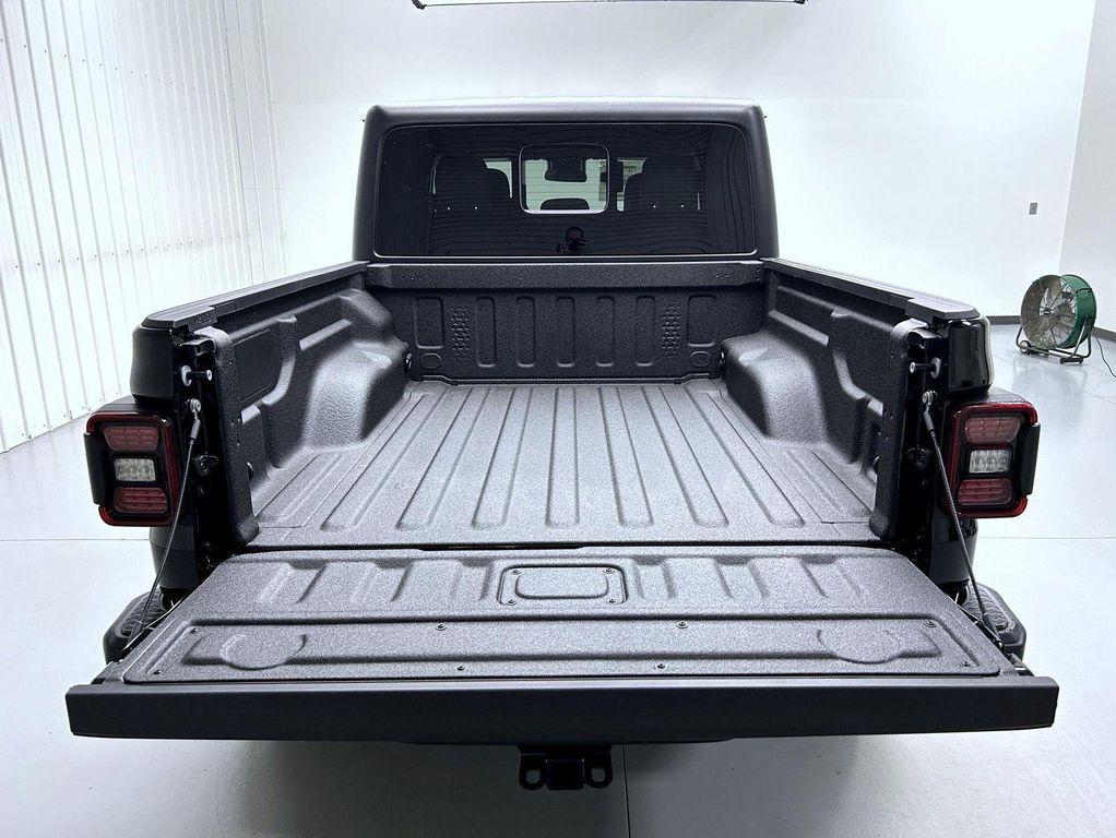 new 2025 Jeep Gladiator car, priced at $53,108