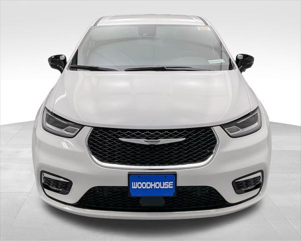 new 2025 Chrysler Pacifica car, priced at $46,104