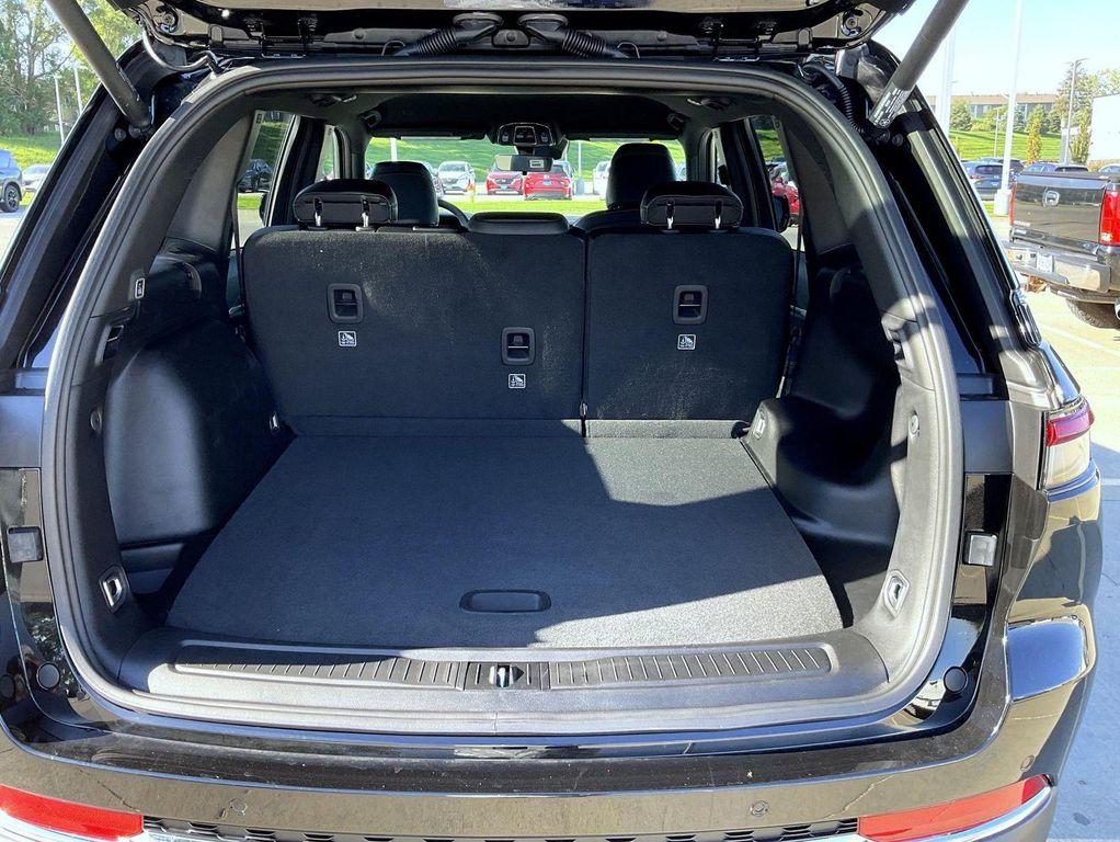 new 2025 Jeep Grand Cherokee car, priced at $40,549
