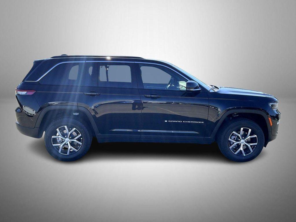 new 2025 Jeep Grand Cherokee car, priced at $40,549