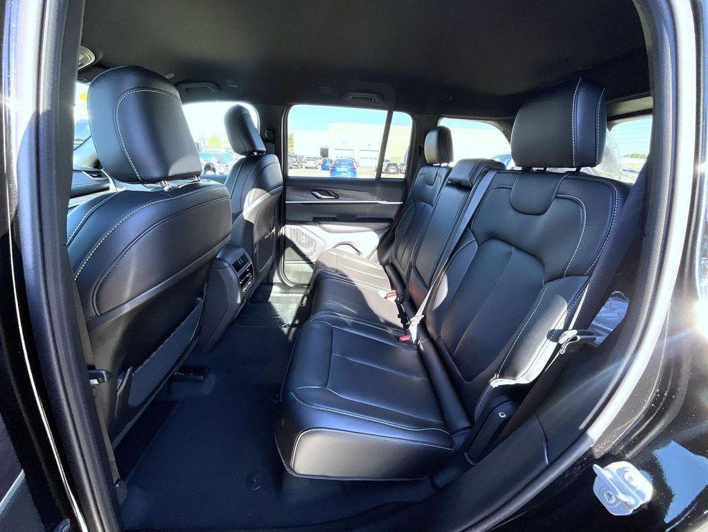 new 2025 Jeep Grand Cherokee car, priced at $40,549