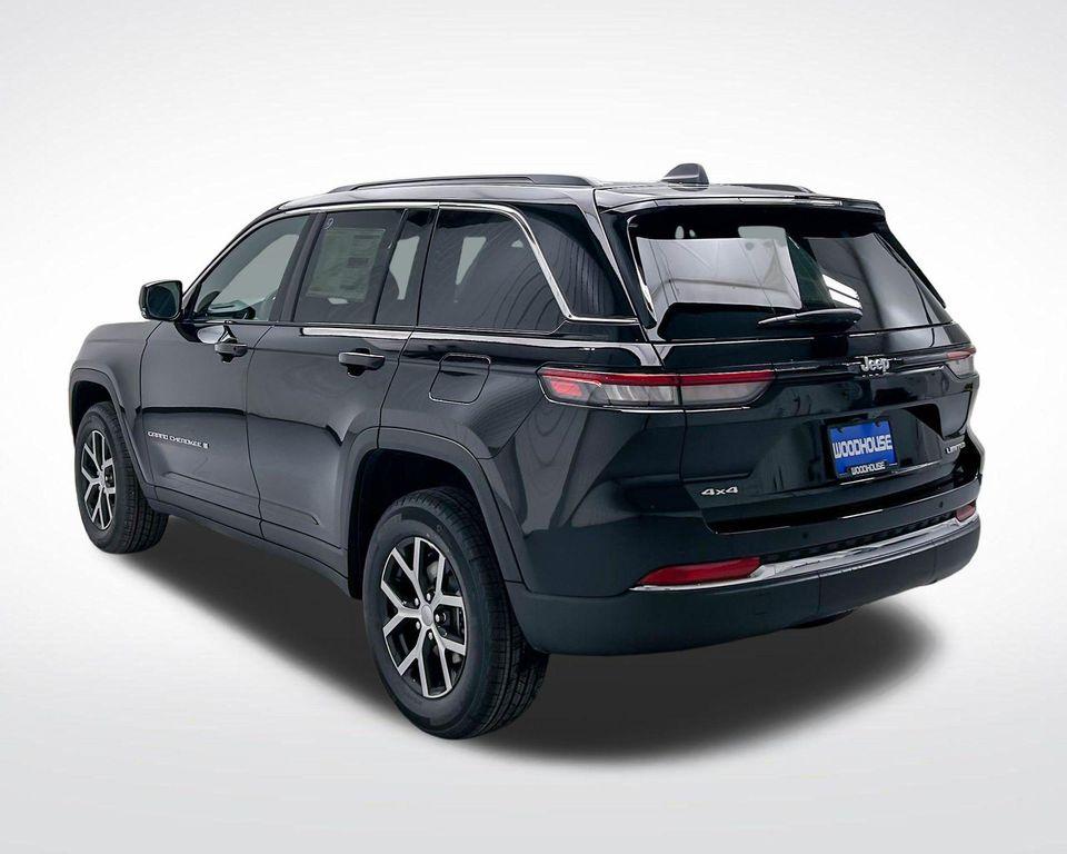 new 2025 Jeep Grand Cherokee car, priced at $40,224