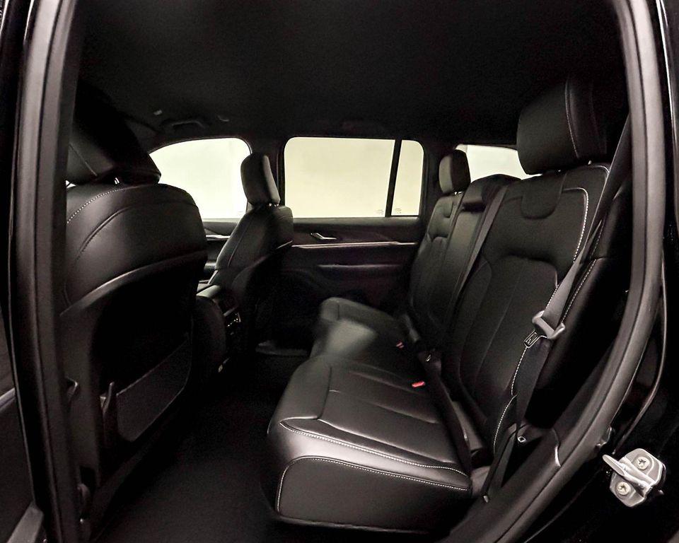 new 2025 Jeep Grand Cherokee car, priced at $40,224
