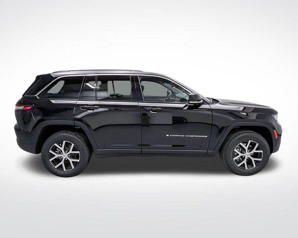 new 2025 Jeep Grand Cherokee car, priced at $40,224