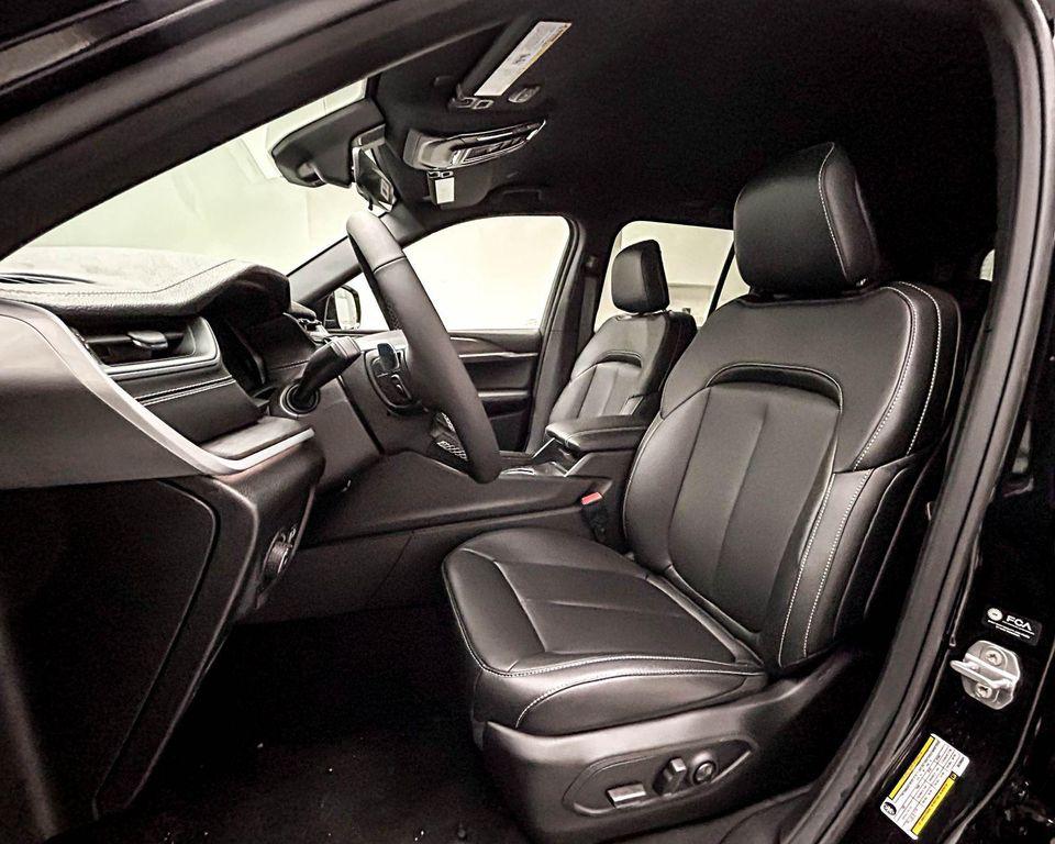 new 2025 Jeep Grand Cherokee car, priced at $40,224