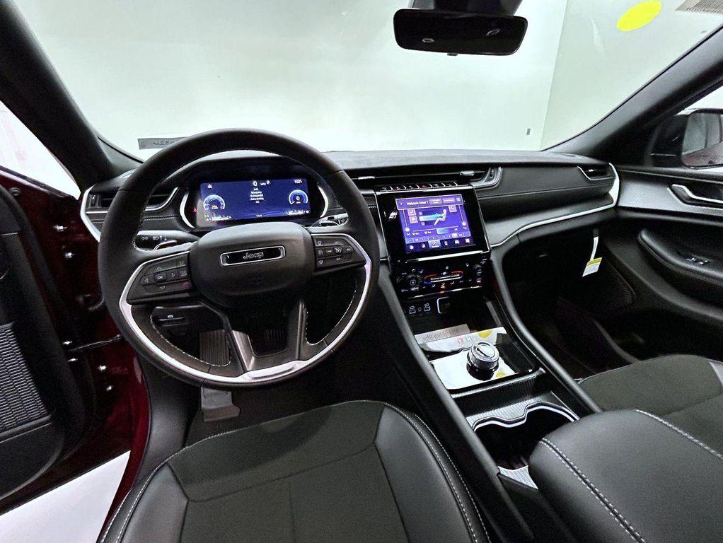 new 2025 Jeep Grand Cherokee L car, priced at $41,113