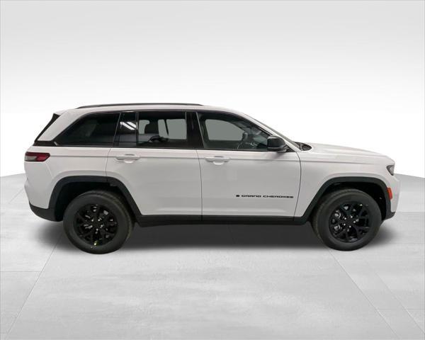new 2025 Jeep Grand Cherokee car, priced at $40,194