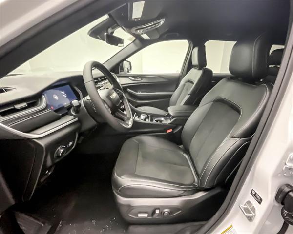 new 2025 Jeep Grand Cherokee car, priced at $40,194