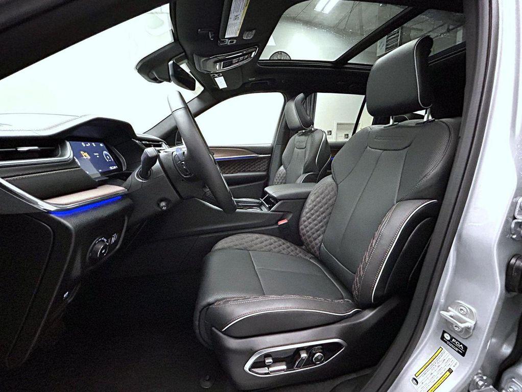 new 2025 Jeep Grand Cherokee car, priced at $58,724