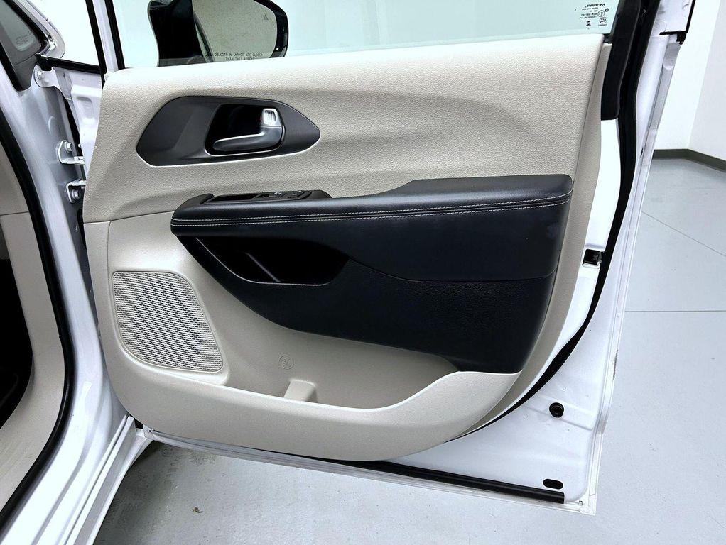 used 2024 Chrysler Pacifica car, priced at $32,588