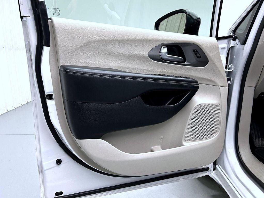 used 2024 Chrysler Pacifica car, priced at $32,588