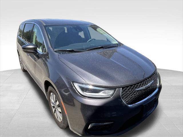 used 2023 Chrysler Pacifica Hybrid car, priced at $27,455