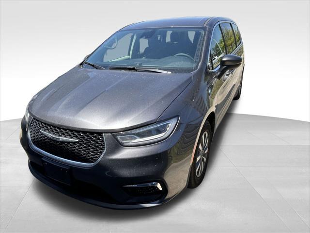 used 2023 Chrysler Pacifica Hybrid car, priced at $27,455