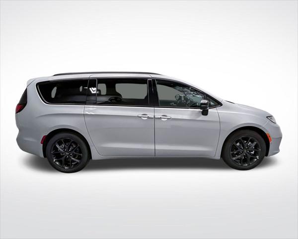 new 2024 Chrysler Pacifica car, priced at $43,434