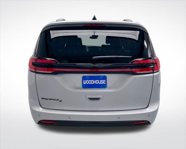 new 2024 Chrysler Pacifica car, priced at $43,434