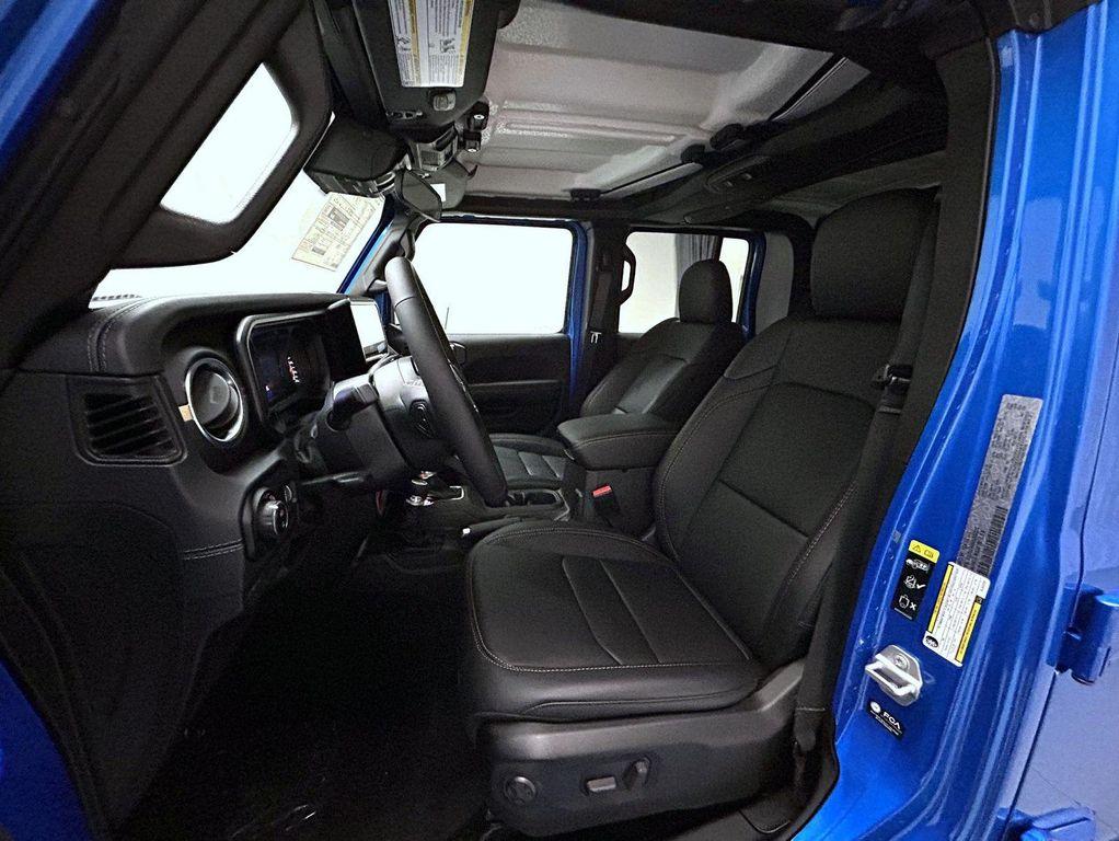 new 2025 Jeep Gladiator car, priced at $44,552