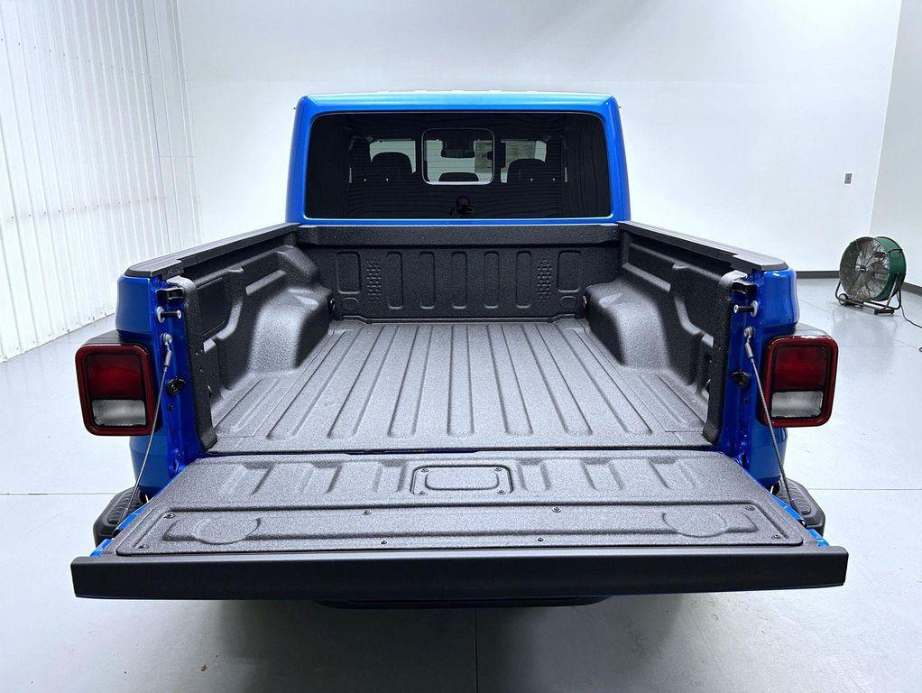 new 2025 Jeep Gladiator car, priced at $44,552