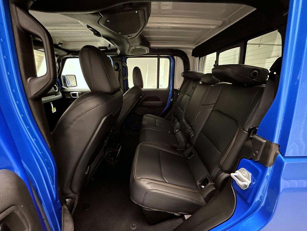 new 2025 Jeep Gladiator car, priced at $44,552
