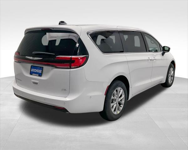 new 2025 Chrysler Pacifica car, priced at $43,642