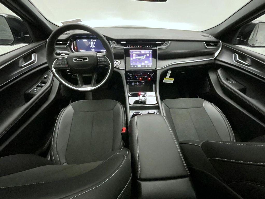 new 2025 Jeep Grand Cherokee car, priced at $39,288