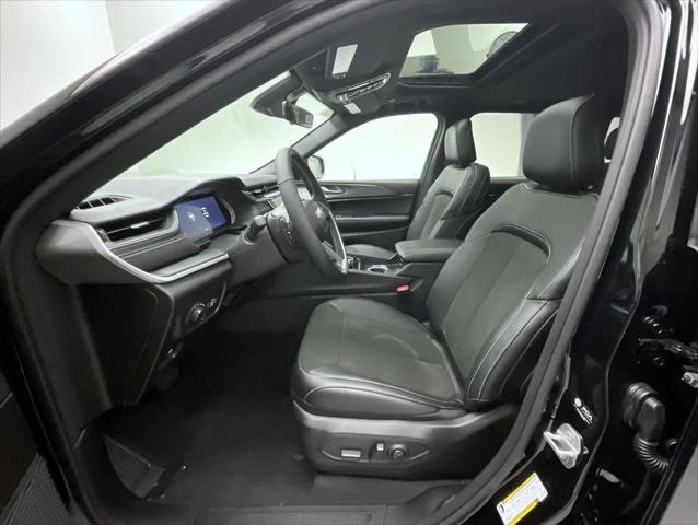new 2025 Jeep Grand Cherokee car, priced at $41,009