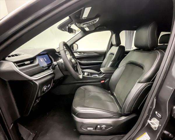 new 2025 Jeep Grand Cherokee car, priced at $40,699