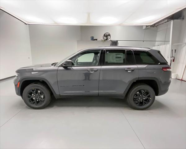 new 2025 Jeep Grand Cherokee car, priced at $40,699