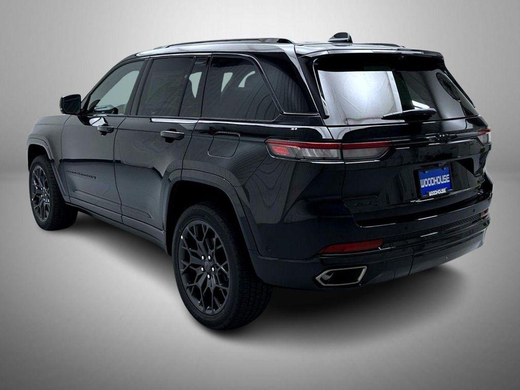 new 2025 Jeep Grand Cherokee car, priced at $69,474