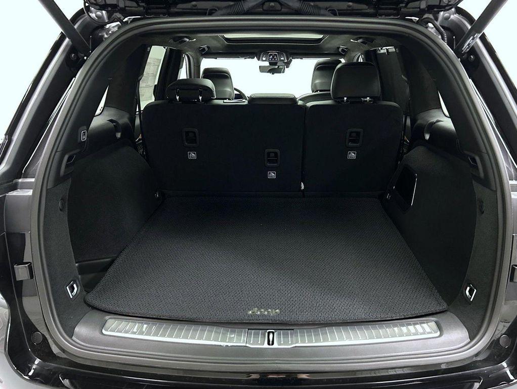 new 2025 Jeep Grand Cherokee car, priced at $69,474