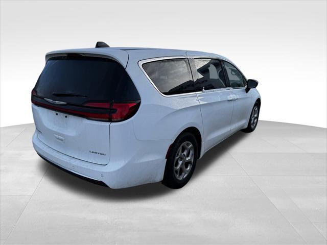 used 2024 Chrysler Pacifica car, priced at $39,027