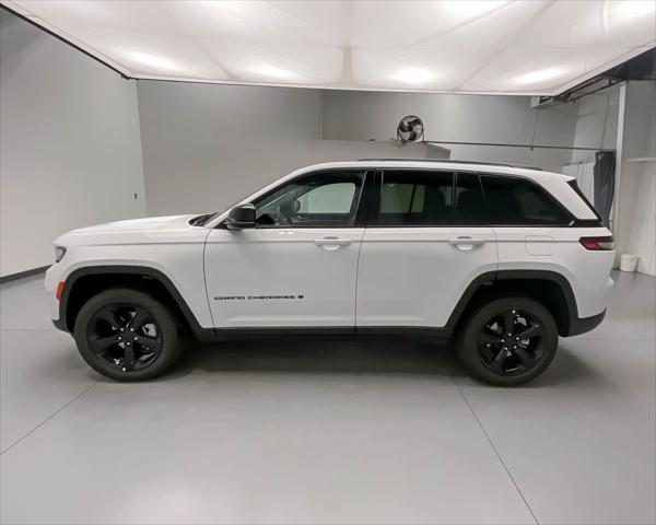 new 2025 Jeep Grand Cherokee car, priced at $41,610