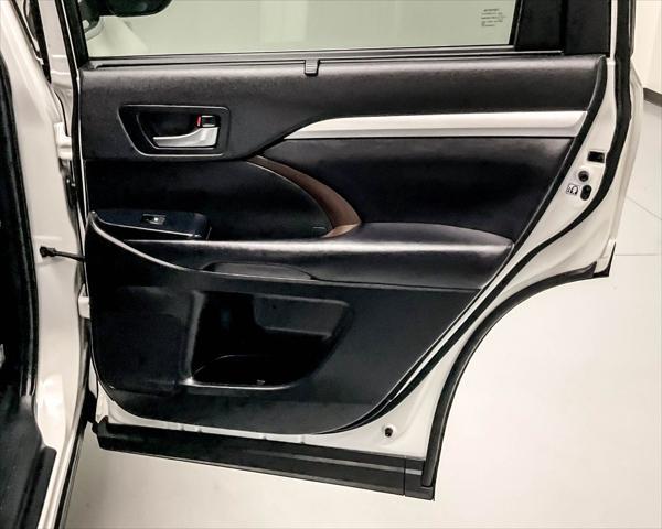 used 2019 Toyota Highlander car, priced at $27,466
