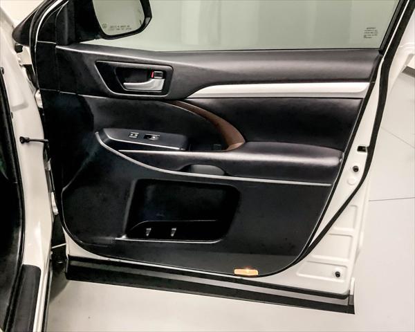 used 2019 Toyota Highlander car, priced at $27,466